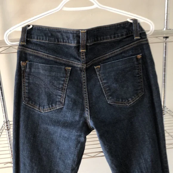 EUC DKNY JEANS. Dark blue Sz 8x32 reg, mid rise. - Picture 4 of 5